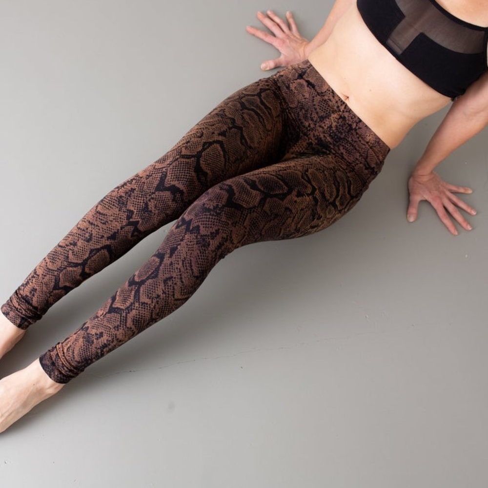 Leggings with abstract snake pattern - rusty brown-orange - Picture 2 of 3